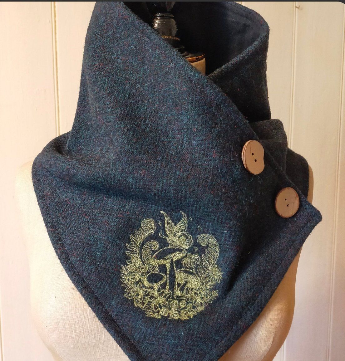 Foulards, Tücher & Schals: Echarpe laine neuve, modèle unique, doublée, brodée "Nature" – Neu und originalverpackt aus Haute-Nendaz von DetoutDerien