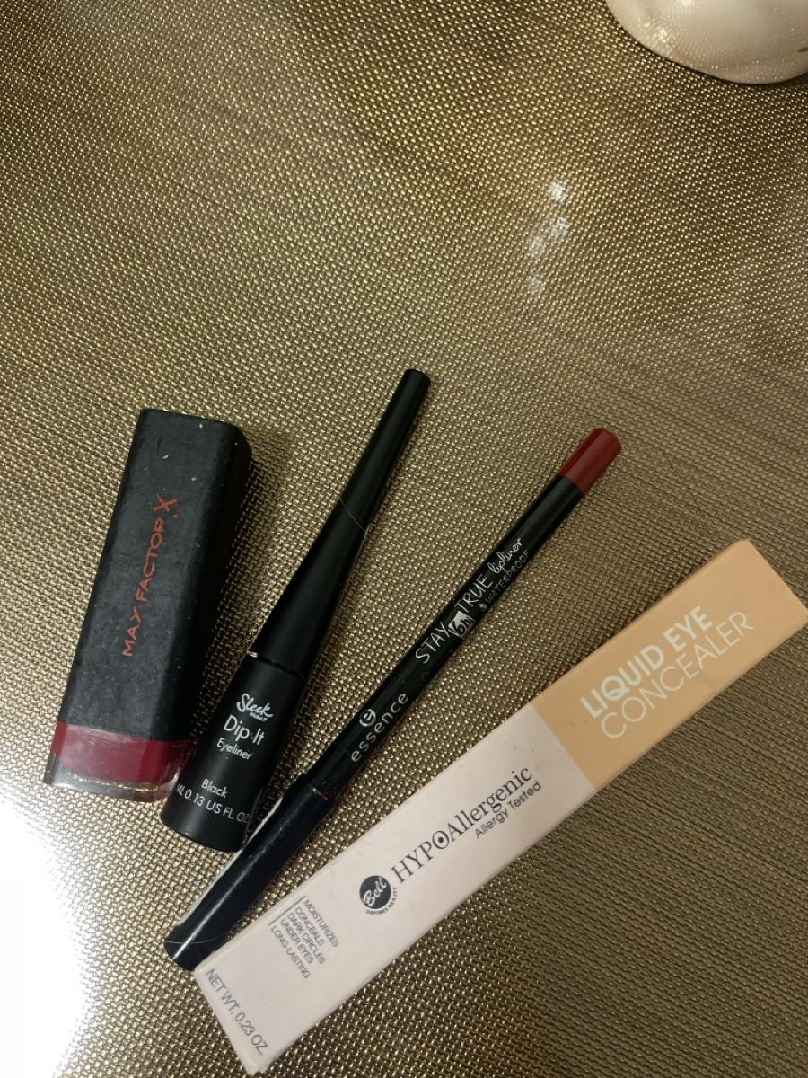 Make-up: Mixed Makeup Bundle: Lipstick, Eyeliner & Concealer! – Nuovo e nell'imballaggio originale da Dübendorf venduto da kas_67jv