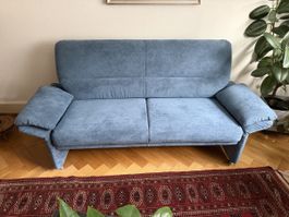 Sofa blau Wildleder,  zwei Sitzplätze sehr guter Zustand