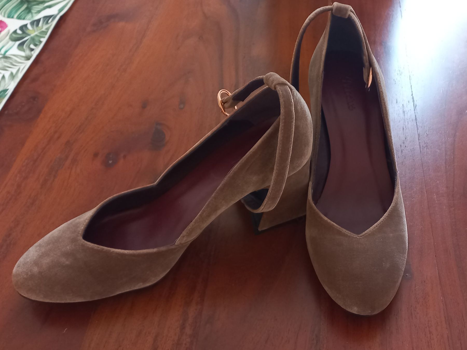 Damenschuhe: Samt Pumps – Neu (gemäss Beschreibung) aus Grüningen von selinasearching 3