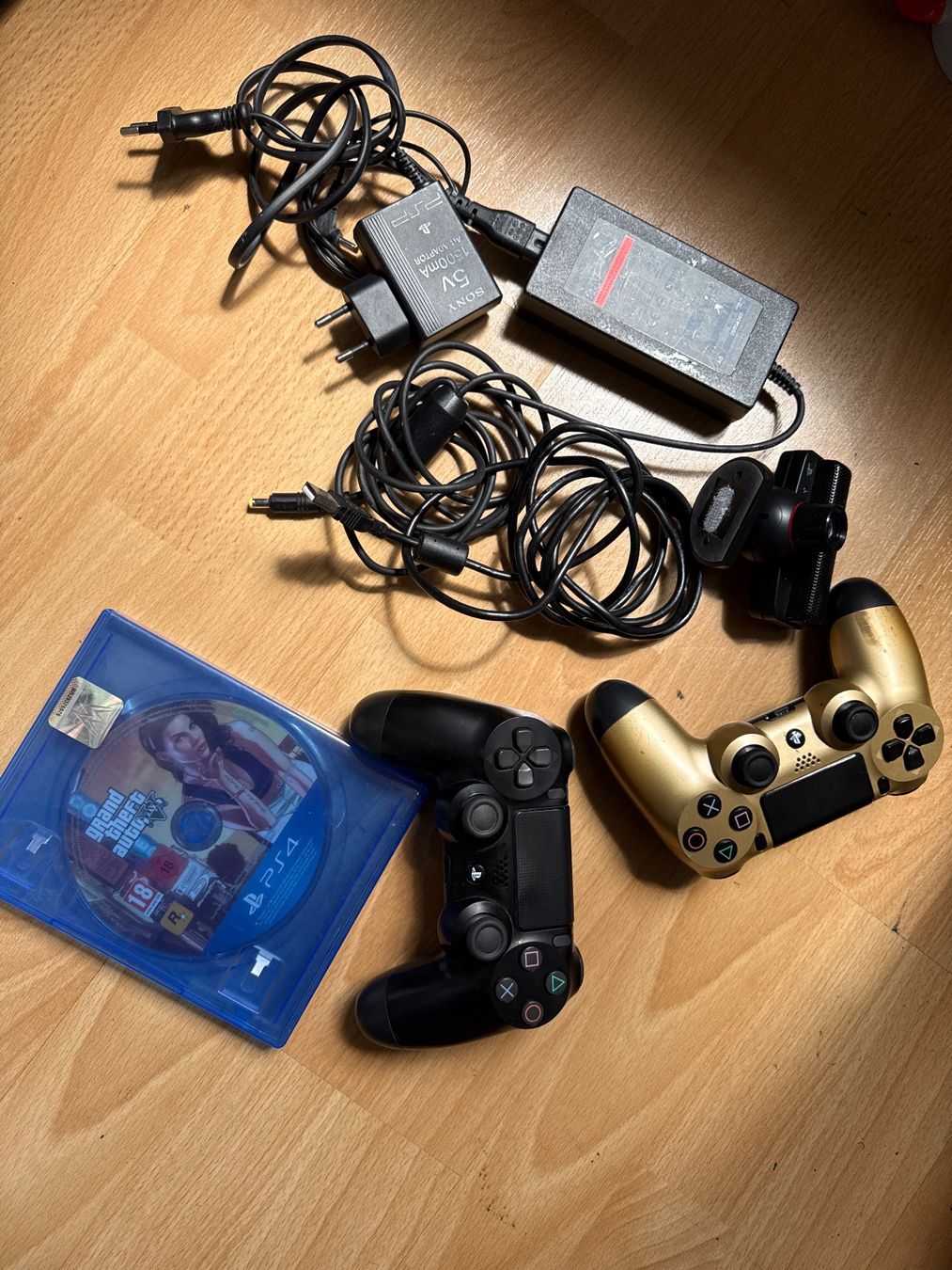 Sony Controller: Lot accessoires PS4 PS2 slim et PSP – Gebraucht aus St imier von sav_bjf9