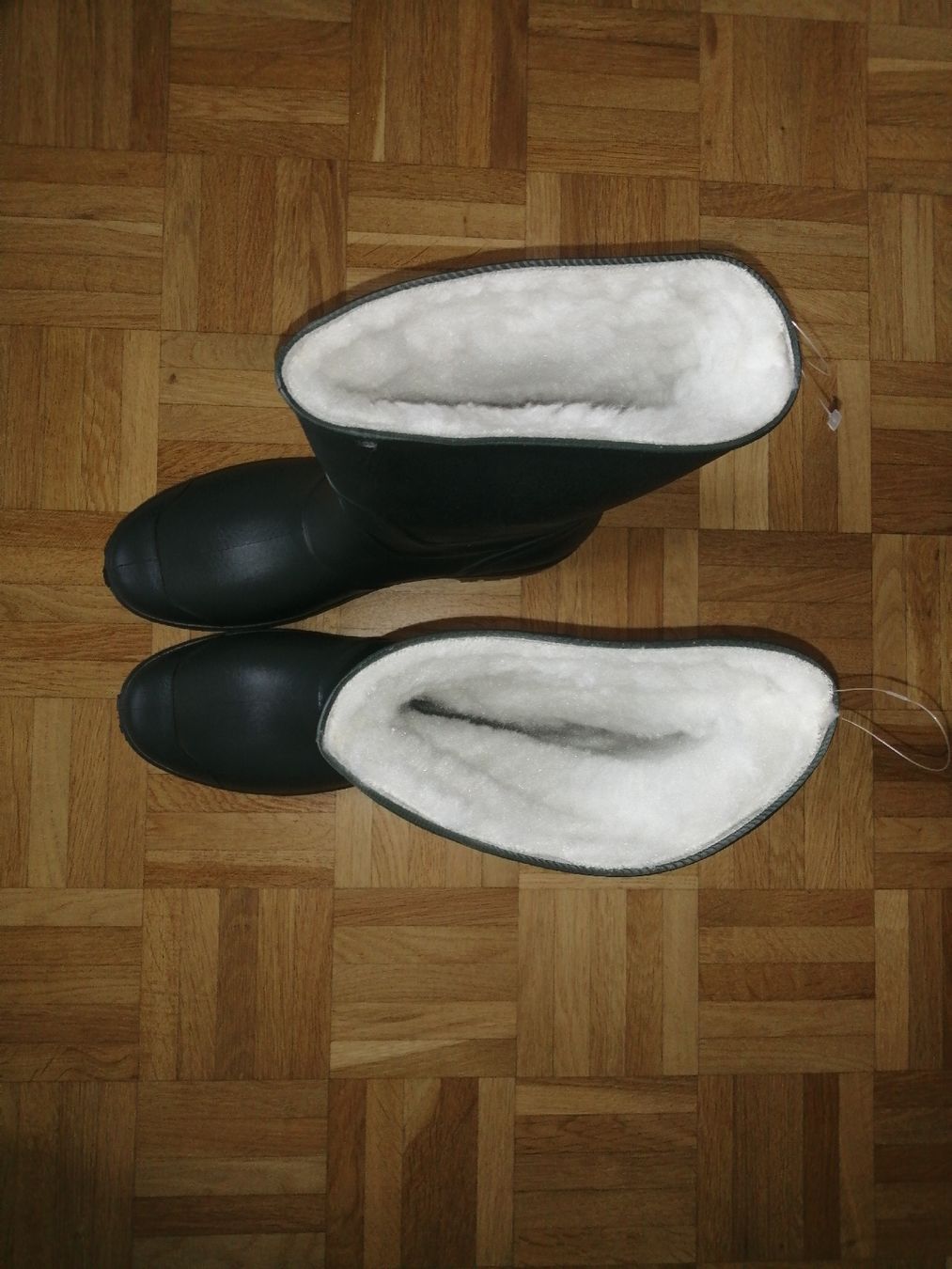 Scarpe da uomo: Bottes chaudes d'hiver fourrées, taille 46, neuves – Nuovo e nell'imballaggio originale da La Tour de Trême venduto da mar_p78p 2