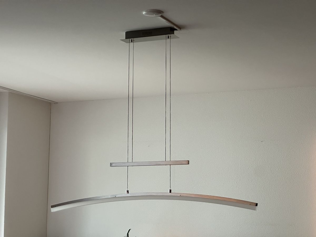 Lustres & lampes de plafonds: Moderne LED Pendellampe gebogen dimmbar – D'occasion à Sissach par MaPug 1