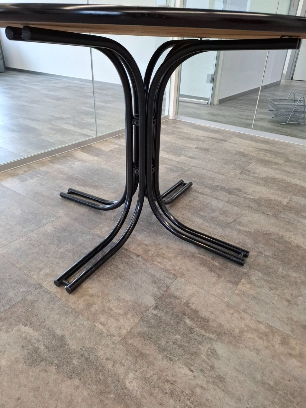 Tavoli: 013 Runder Tisch 106cm Durchmesser – Usato da Derendingen venduto da Meisterstuecke 1