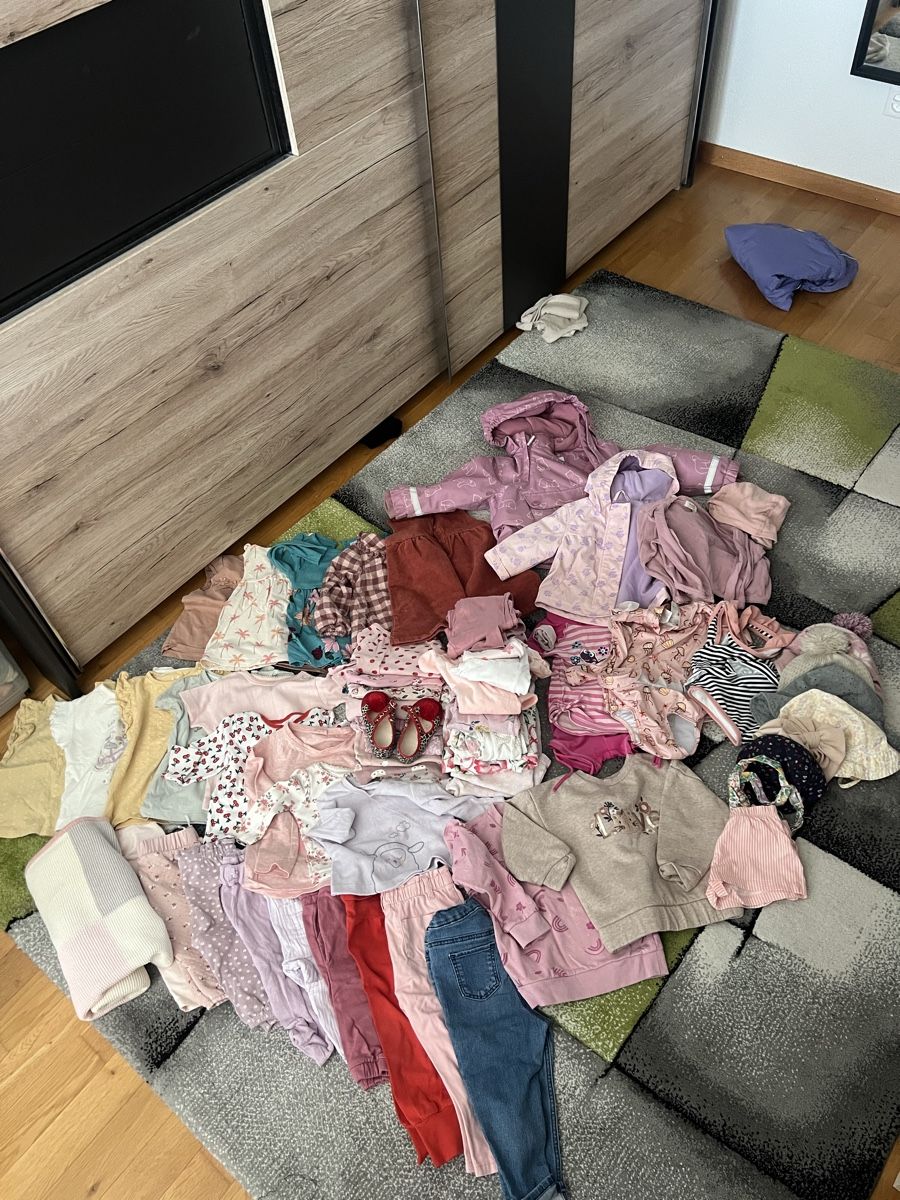 Kleiderpakete & -sets: Mädchenkleider bis Grösse 92 – Gebraucht aus Pfäffikon ZH von rom_g5cv