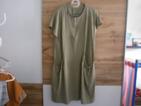 Kleid olivgrün mit Taschen Grösse XL