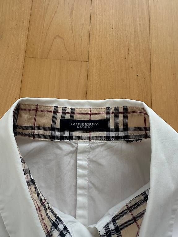 Camicette:  Burberry Bluse  Weiß  Ärmellos  Grösse S – Usato da Allschwil venduto da adr_nh68 1