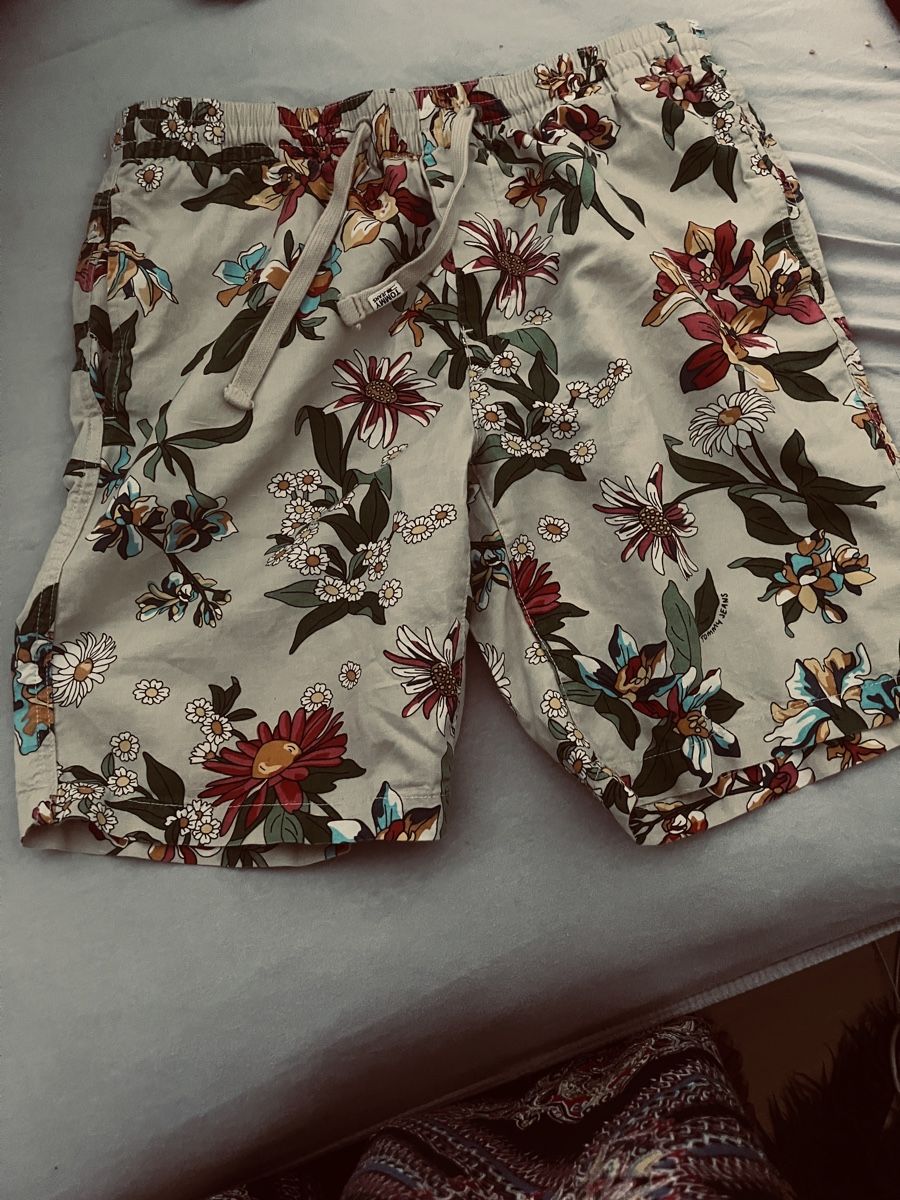 Tommy Hilfiger Hosen: shorts Tommy BlumenmusterGrM – Gebraucht aus Kreuzlingen von Fatal02