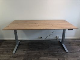 Elektrisch höhenverstellbarer Hammerbacher Schreibtisch 2x1m