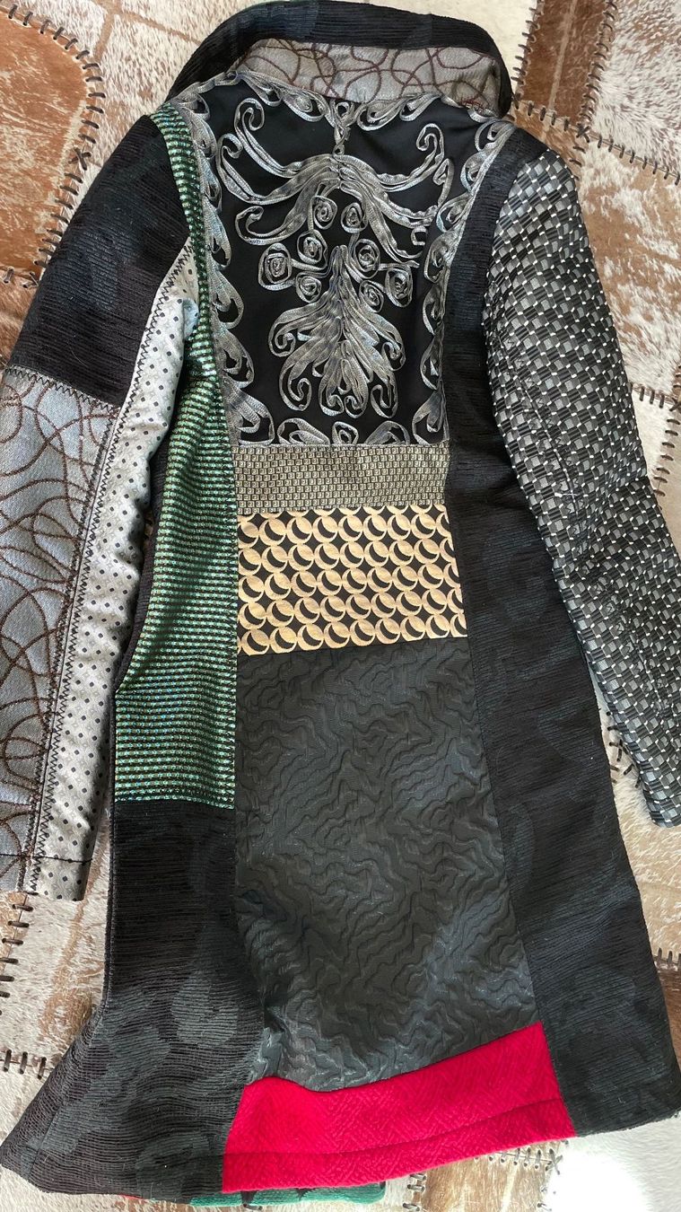 Desigual Manteaux: Desigual Mantel Patchwork Design gebraucht schwarz – D'occasion à Rapperswil SG par 77wanderer77 3