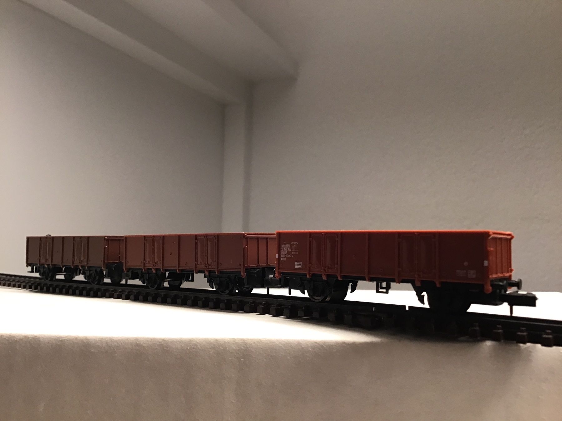 Modellini di ferrovie: 3XOFFENE GÜTERWAGEN SPUR N – Usato da Männedorf venduto da Modellbau-wyss