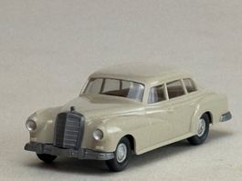AU- Wiking Mercedes 300 hellelfenbein mit Zughaken