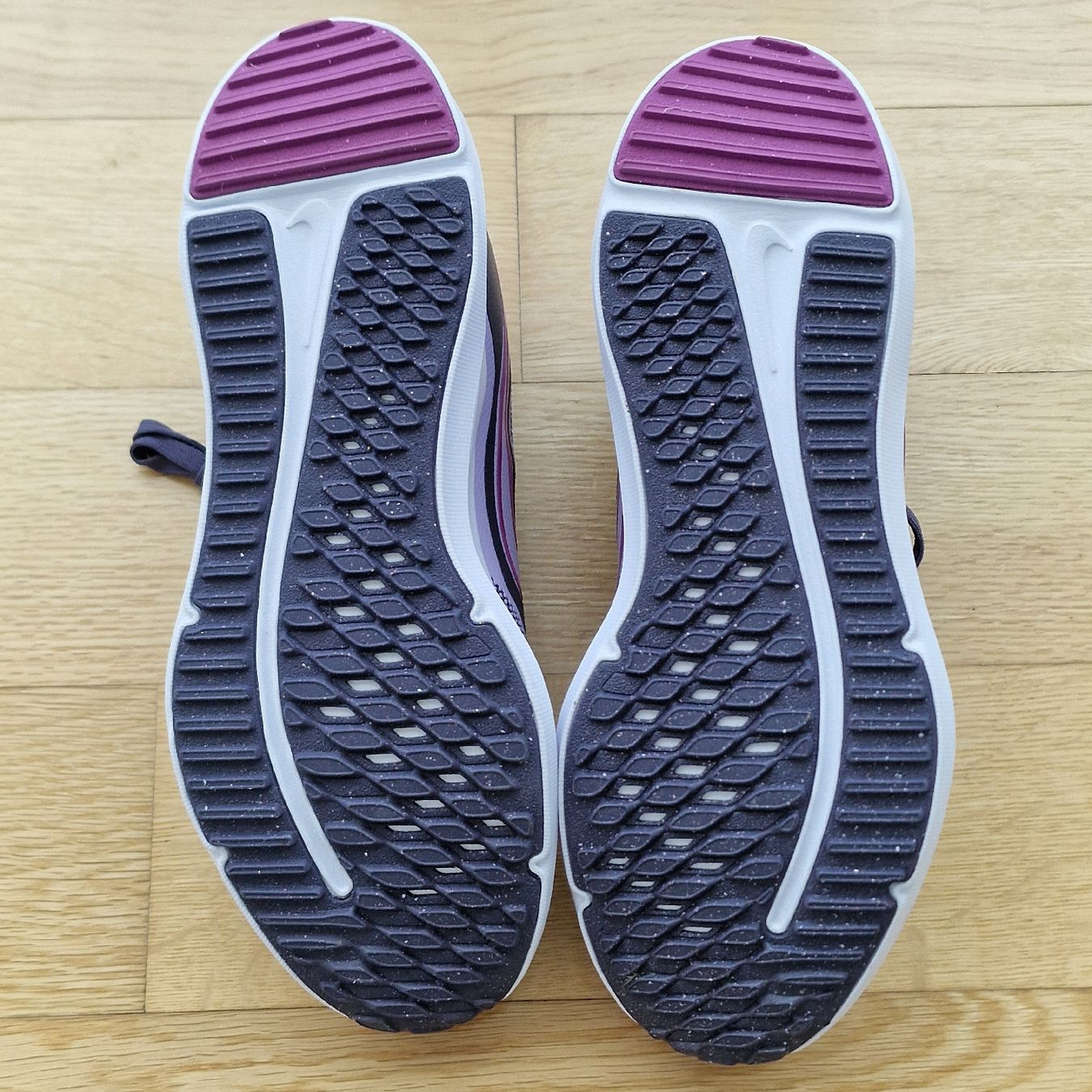 Nike Scarpe per ragazze: NIKE - Cosmic Runner, Neu Gr. 36 – Nuovo e nell'imballaggio originale da Zürich venduto da tyrese2007 4