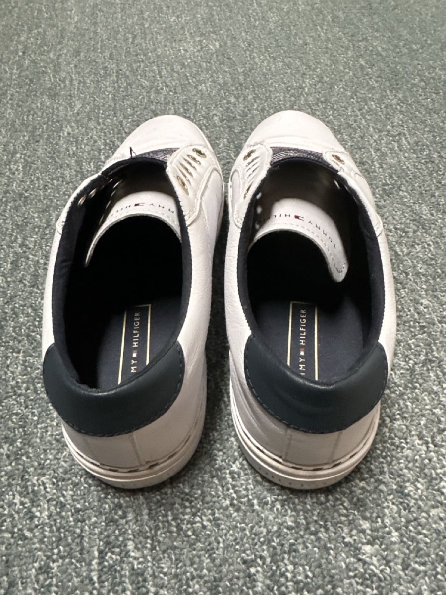 Tommy Hilfiger Scarpe da donna: Sneaker Tommy Hilfiger weiss Leder  – Usato da Baltschieder venduto da YmroBe 1