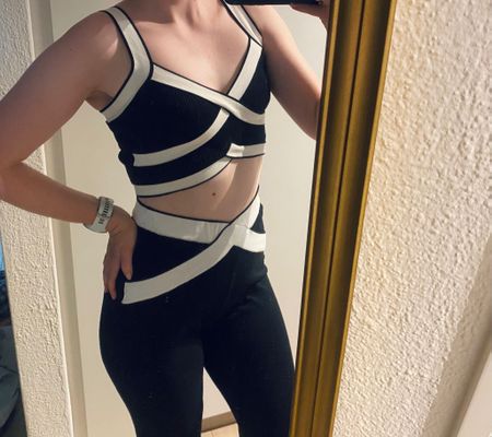 Zweiteiler Schwarz-Weiss (Crop Top & Flared Hose), Gr. S/M