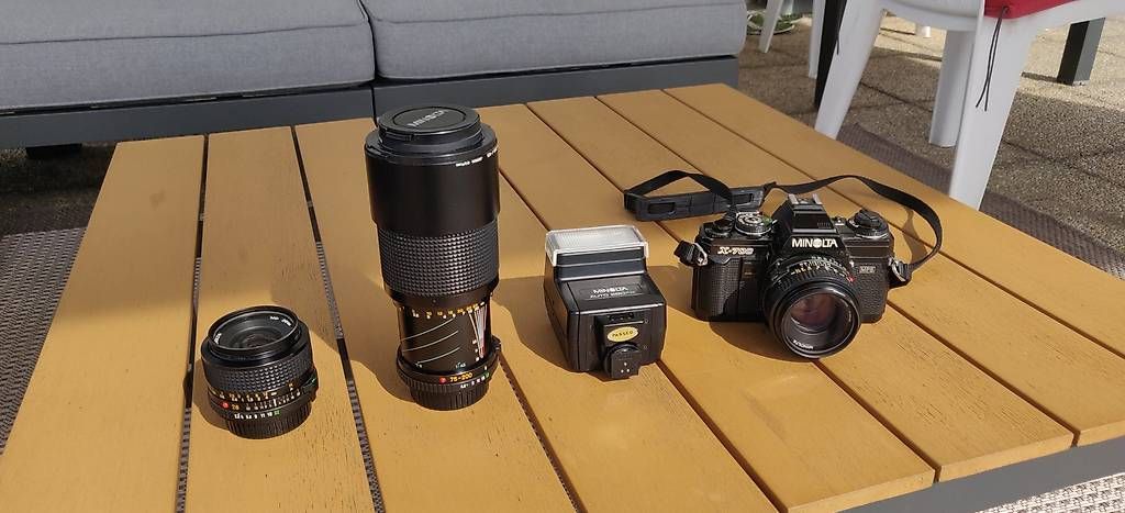 Minolta Fotocamera: Minolta X700 argentique avec accessoires – Usato da Neuchâtel venduto da vin_lx27