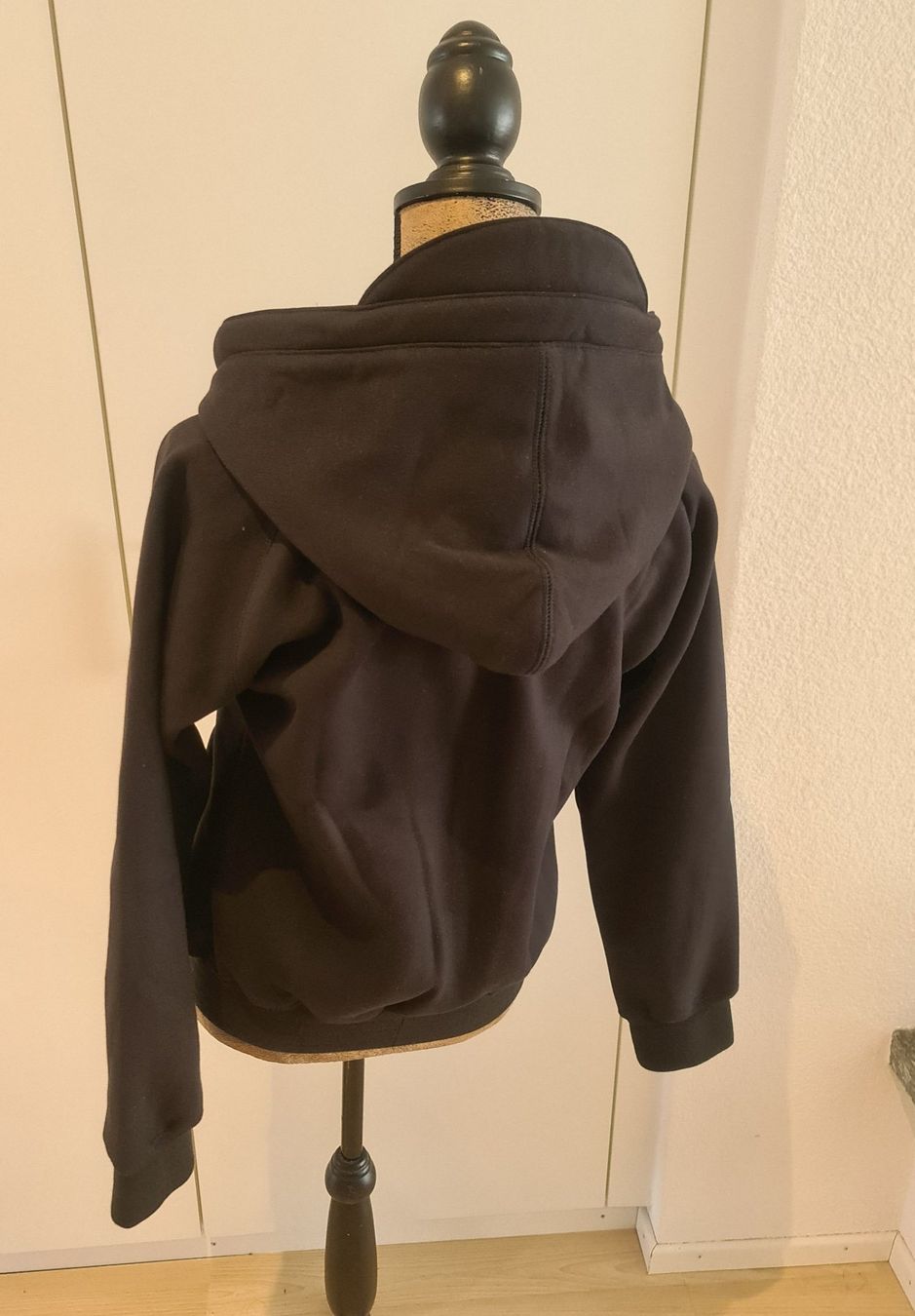 Giacche: Cooler Hoodie- Jacke "Neu" – Nuovo (secondo la descrizione) da Fehraltorf venduto da Sumin 1