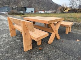 Gartentisch mit Bänken Massivholz guter Zustand