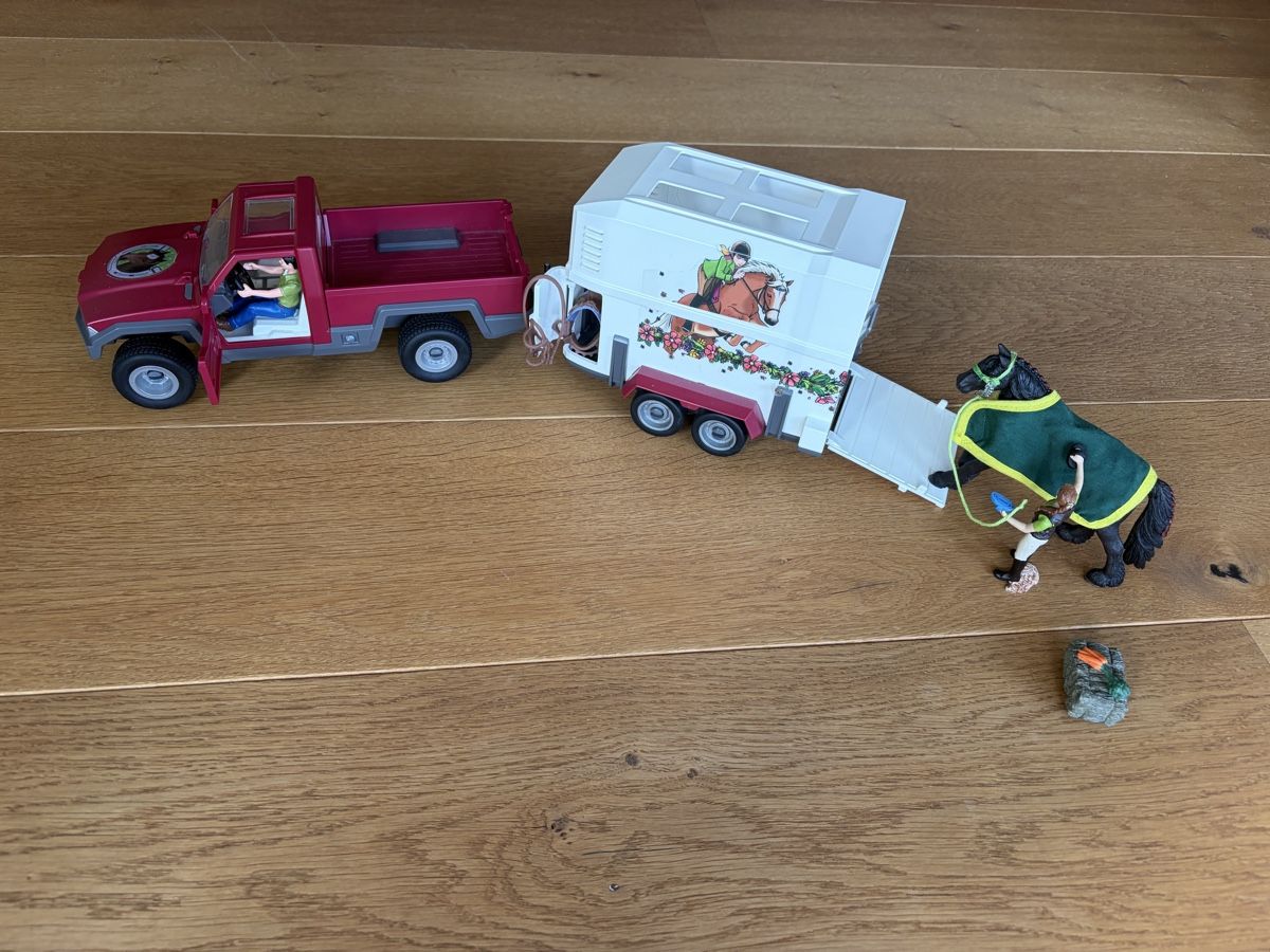 Schleich Spielzeuge: Schleich Pickup mit Pferdeanhänger – Neu (gemäss Beschreibung) aus Eich von Labrador06