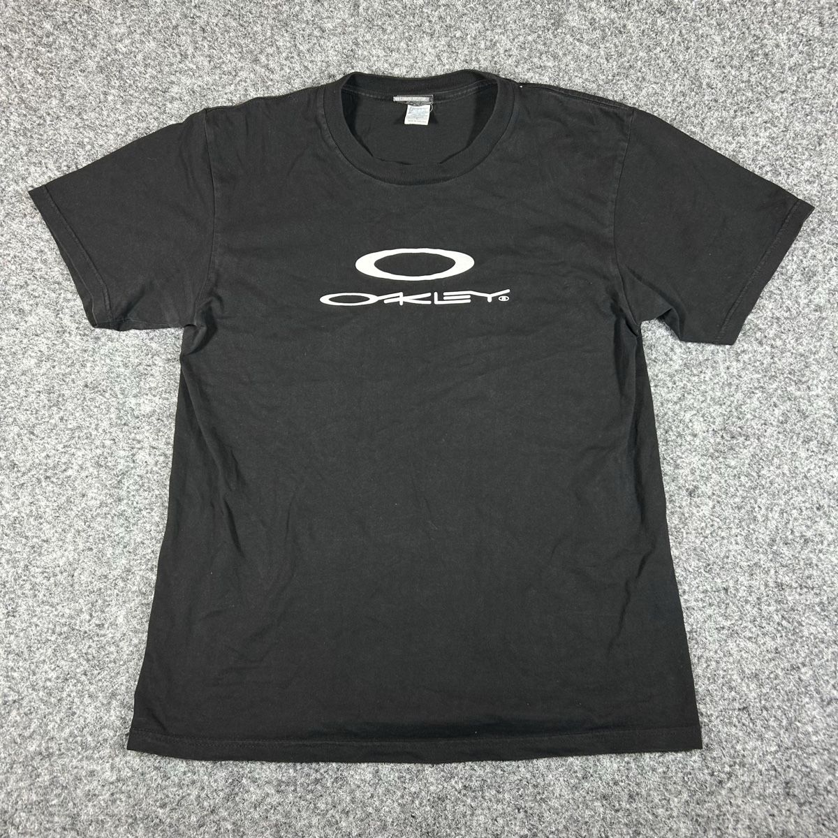 Oakley T-shirt: 2000s Oakley Shirt Medium – Usato da La Sagne NE venduto da Matlasape