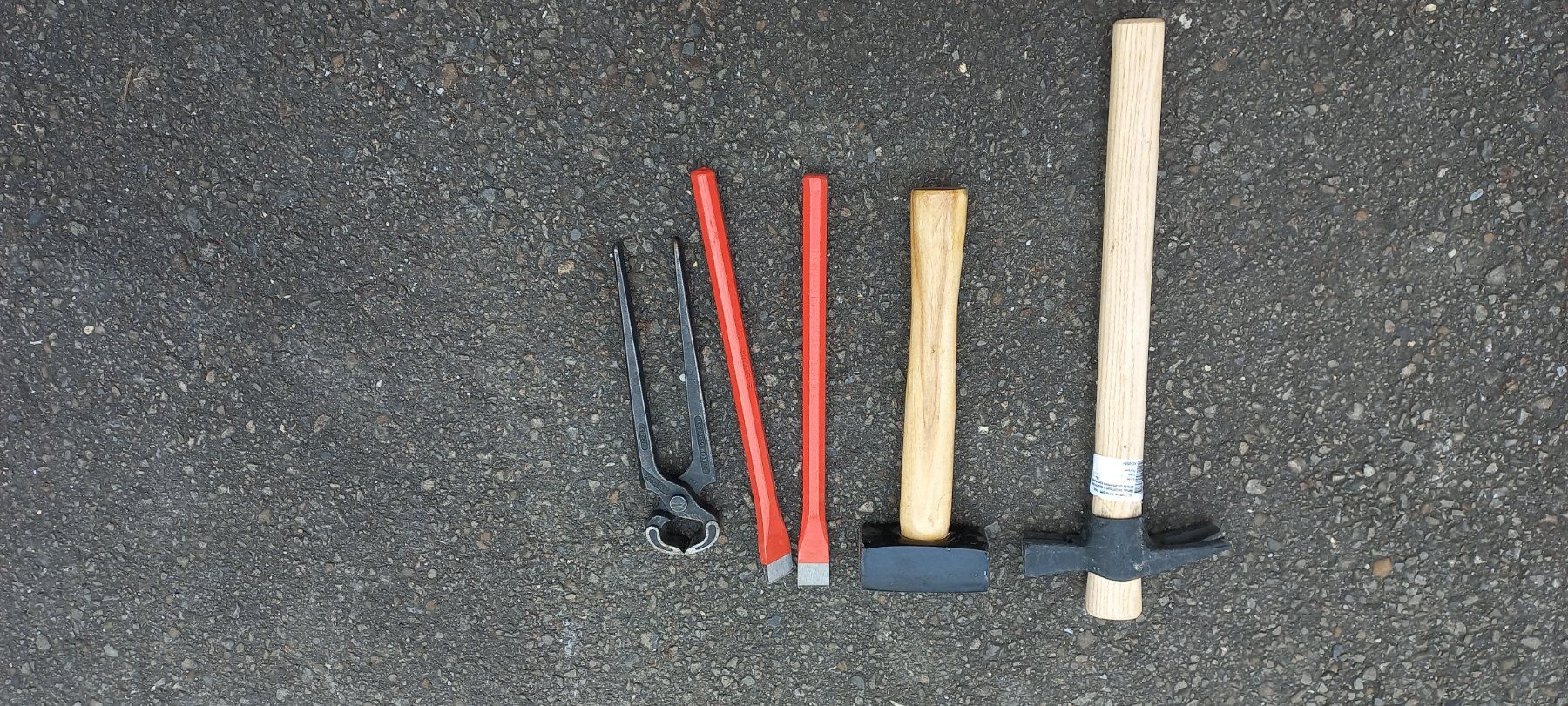 Tous les outils: Utensili da muratore – D'occasion à Biasca par LorisF.
