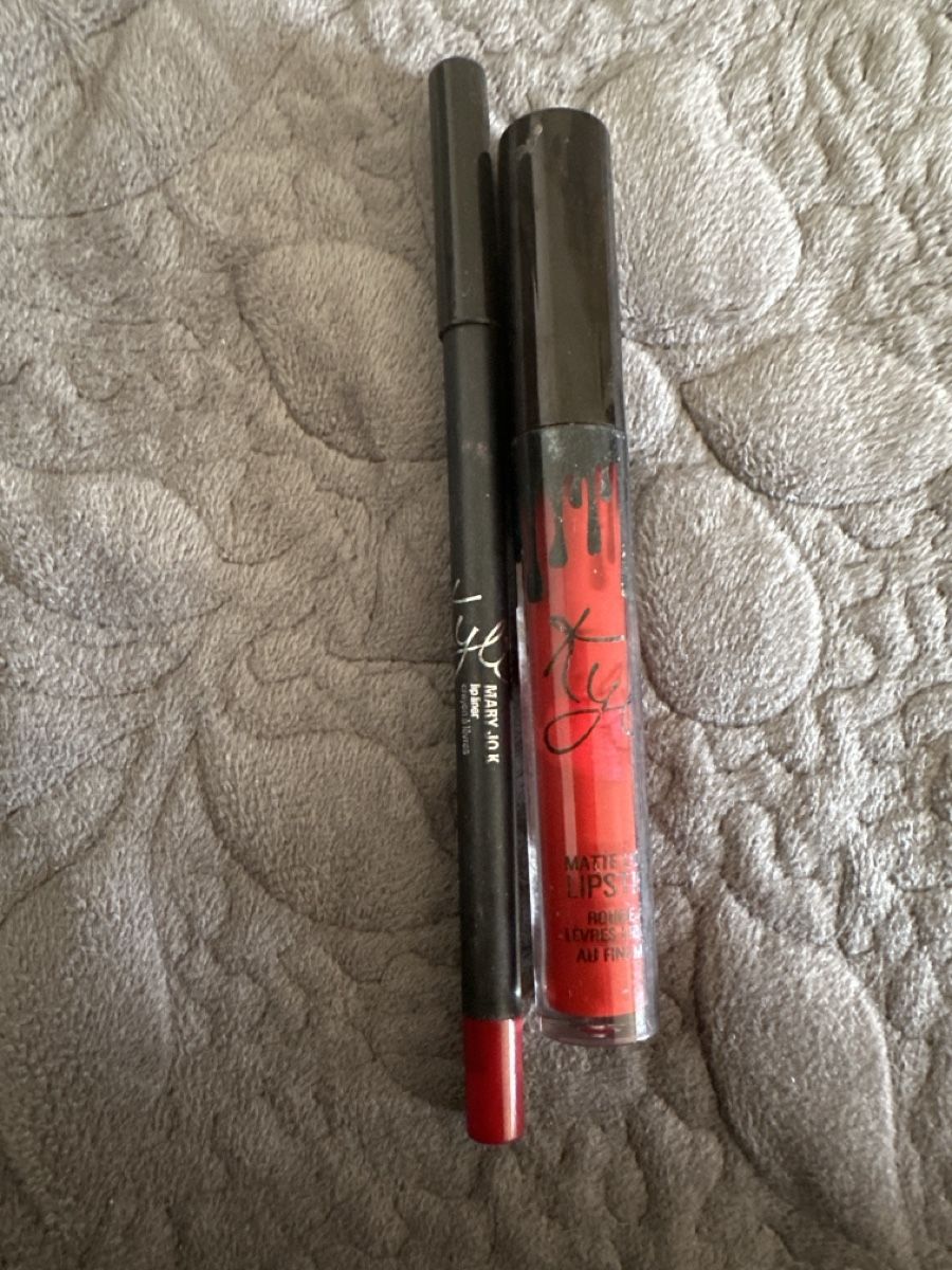 Make-up: Kylie Cosmetics roter Lippenstift & Lipliner Set – Usato da uzwil venduto da Semkii.j 1