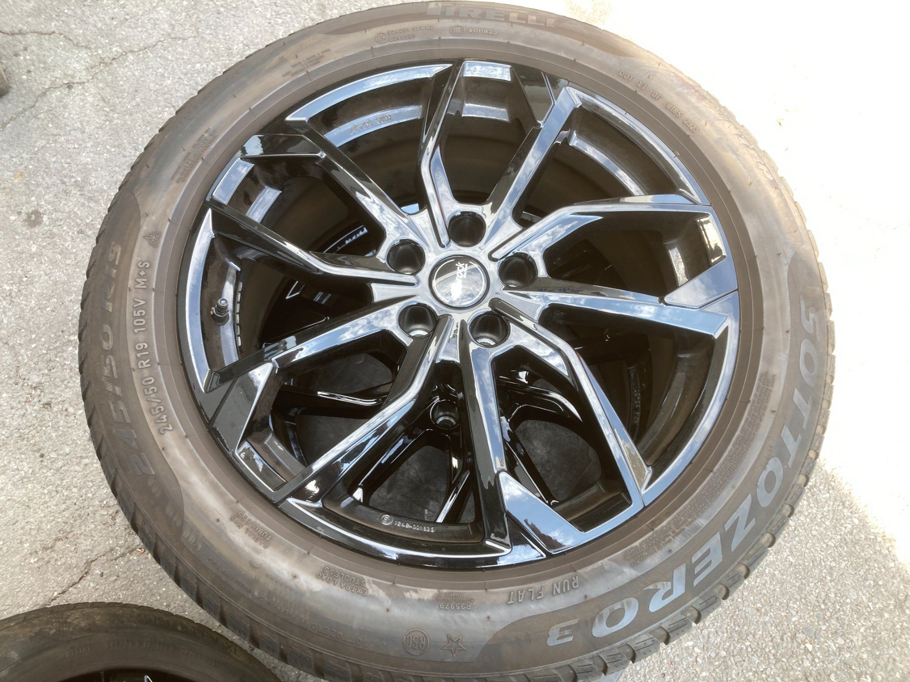 BMW Pneus & Roues: BMW IX3 Winterräder 245/50R19 – D'occasion à Cham par WB2223 2