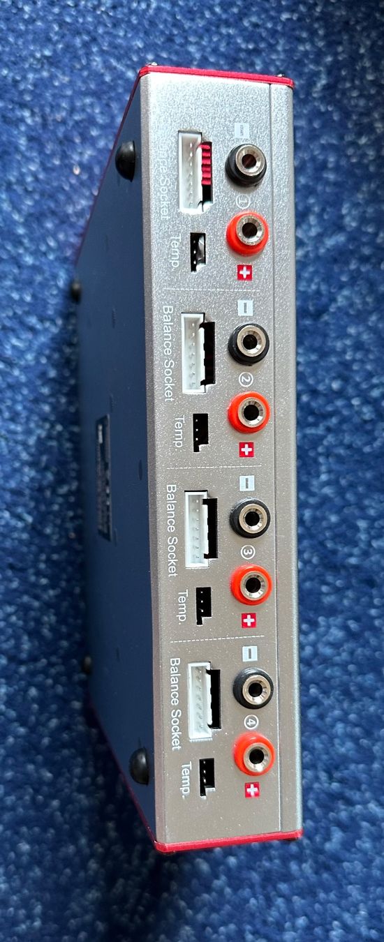 Voltcraft Accus & piles: VOLTCRAFT V-CHARGE 240 QUADRO Ladegerät – D'occasion à Zermatt par yan_yh9r 2