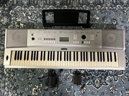 Yamaha Keyboard PortableGrand DGX-220