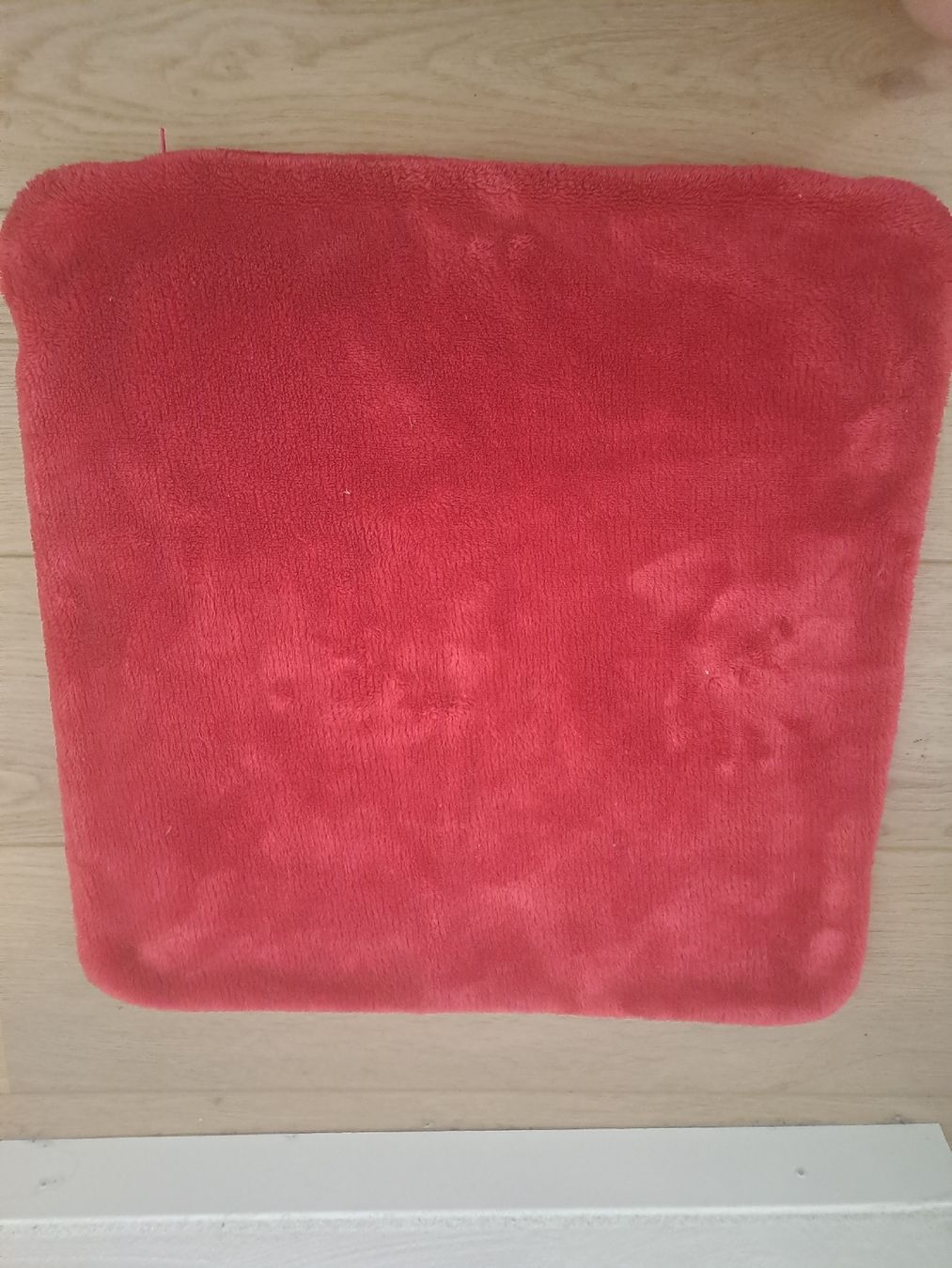 Coussins: Coussins decoratif rouge – D'occasion à Aigle par chl_29wp