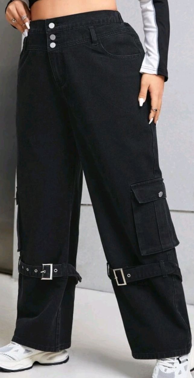 Jeans: Jeans cargo noir, taille 44 – Nuovo (secondo la descrizione) da Lausanne venduto da Cassandra11 2