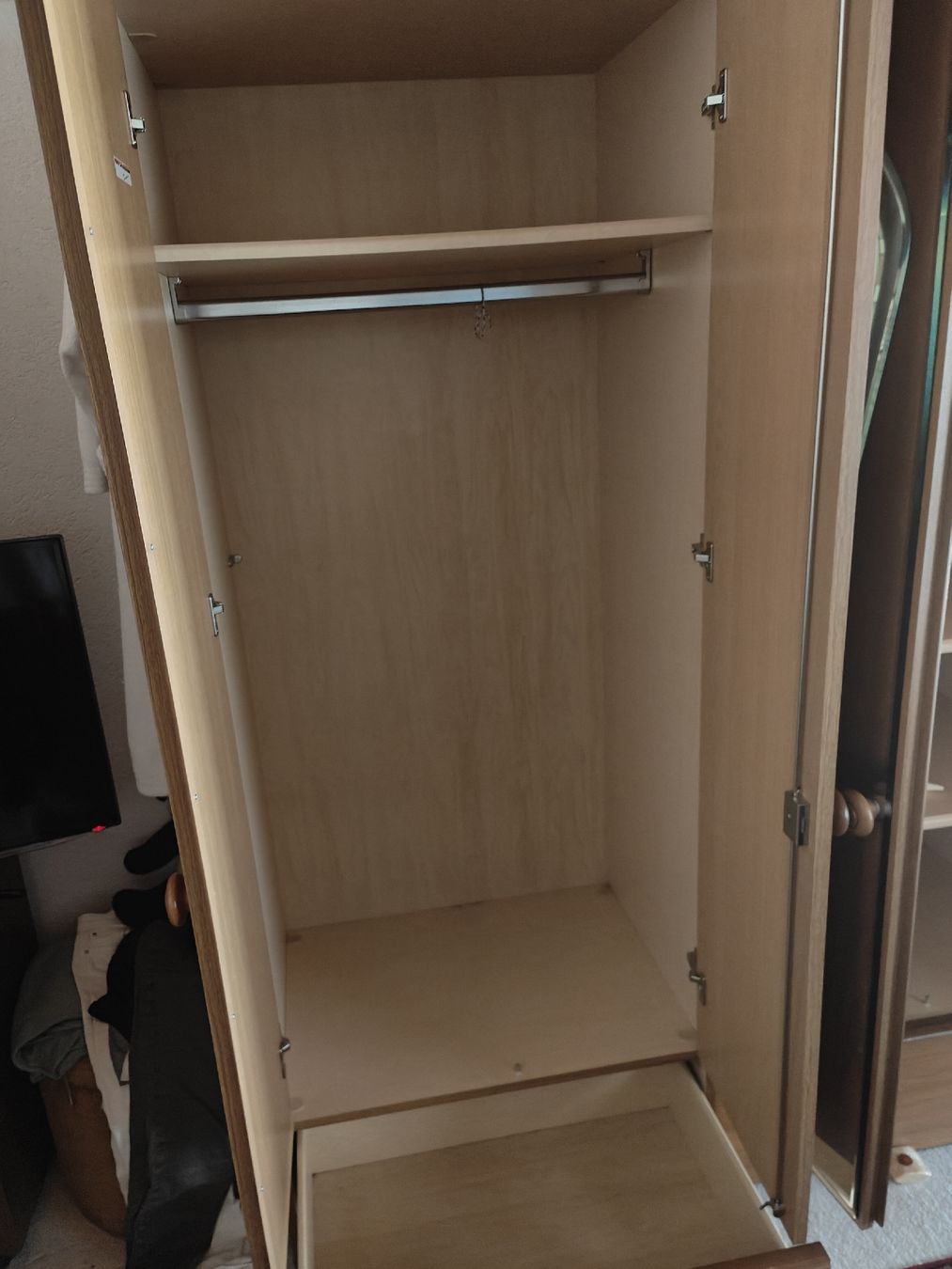 Armoires: Kleiderschrank – D'occasion à Zeihen par cedric460 1