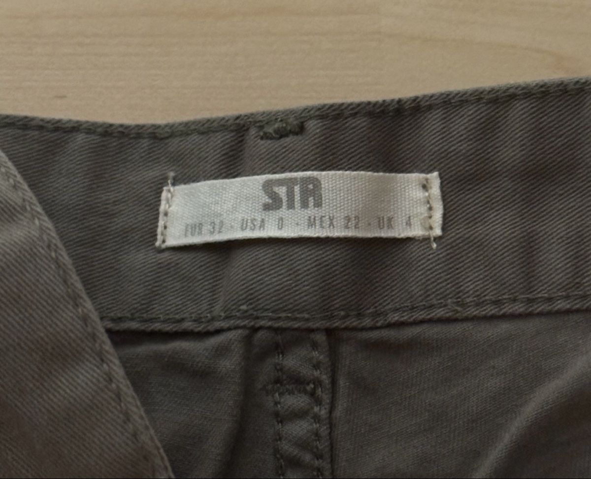 Stradivarius Pantaloni: Stradivarius Cargo Hose Khaki, Grösse 32 – Nuovo (secondo la descrizione) da Tuggen venduto da jess_gls06 2