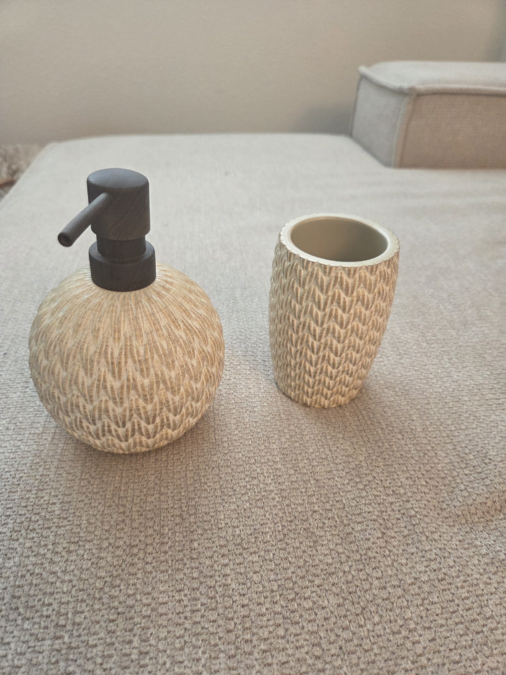 Portasapone: Seifenspender und Becher Beige – Nuovo (secondo la descrizione) da Luzern venduto da Sherry56