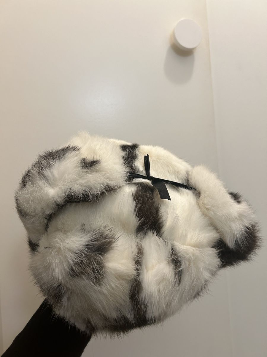 Copricapi, berretti & cappellini: EXCLUSIVE LUX FELLMUTZE MUTZE Hat White/Grey Fur each – Usato da Zürich venduto da sel_tvq7 2