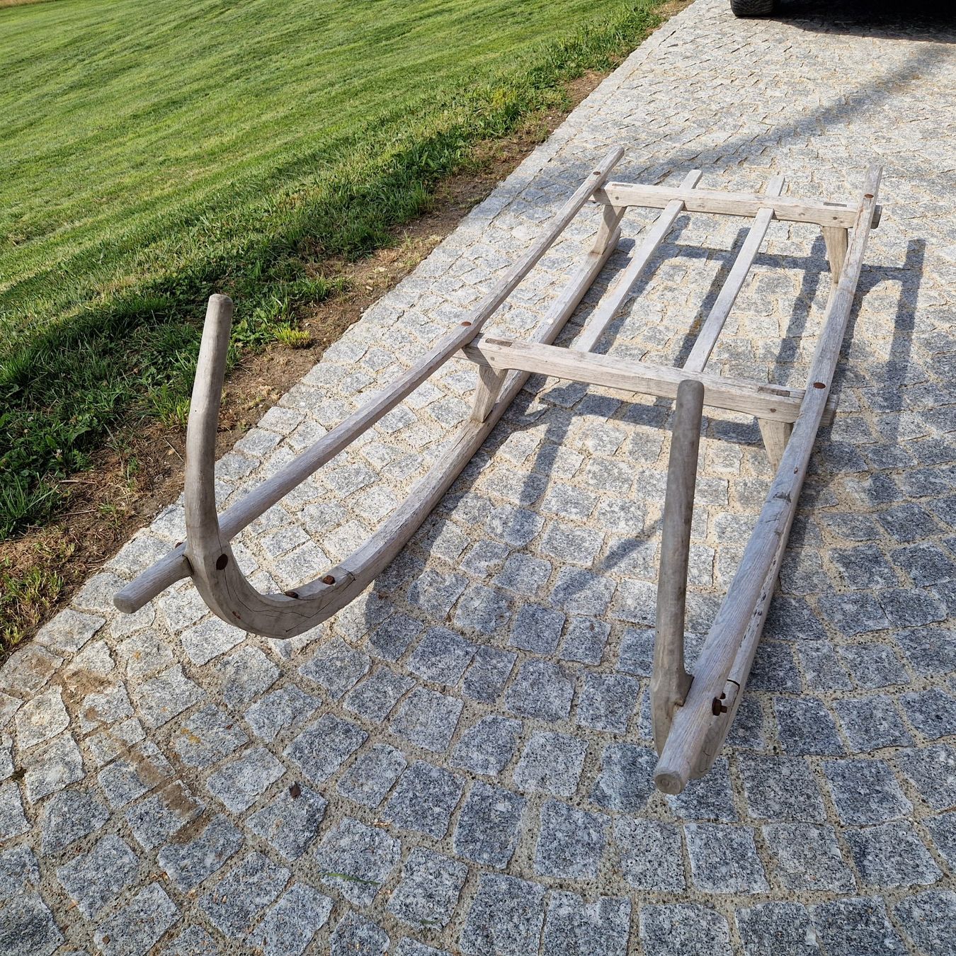 Luge: Antik Holzschlitten – D'occasion à Appenzell Eggerst. par Nisblismees