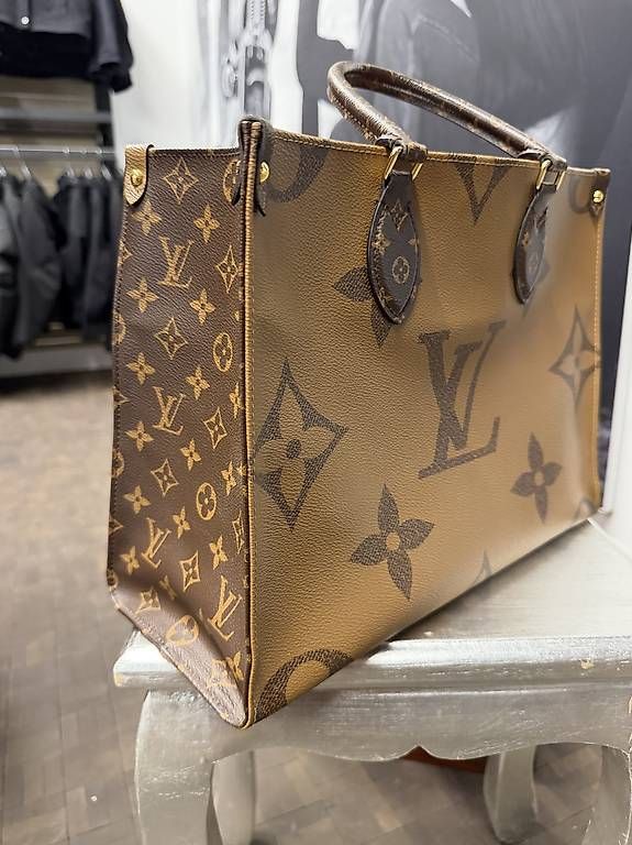 Taschen für Damen: Original Louis Vuitton Onthego – Gebraucht aus Maienfeld von Buendnerbike 2