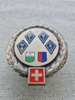 Militär Mit 4 Abzeichnen und einem Sielberkranz