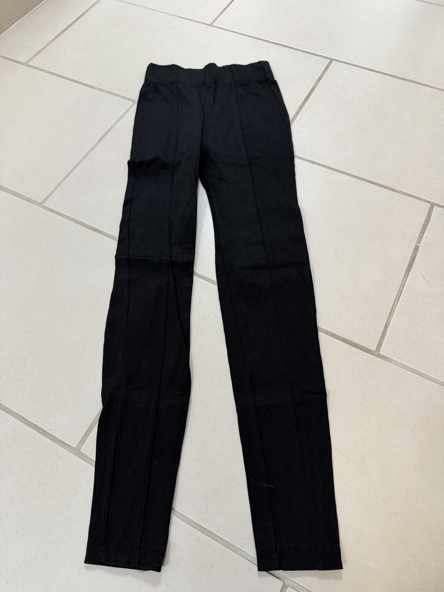 Bershka Leggings: Bershka Cordleggins, Schwarz, Grösse S – Usato da Bassersdorf venduto da Sandy456