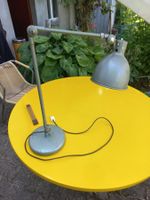 Standlampe mit Fuss