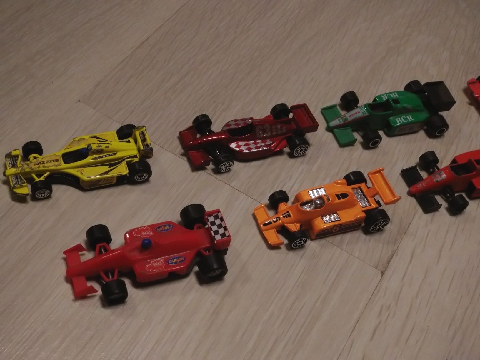 Spielzeuge: Lot de petites voitures de course formule 1 – Gebraucht aus Farvagny-le-Grand von LaCaverne 1