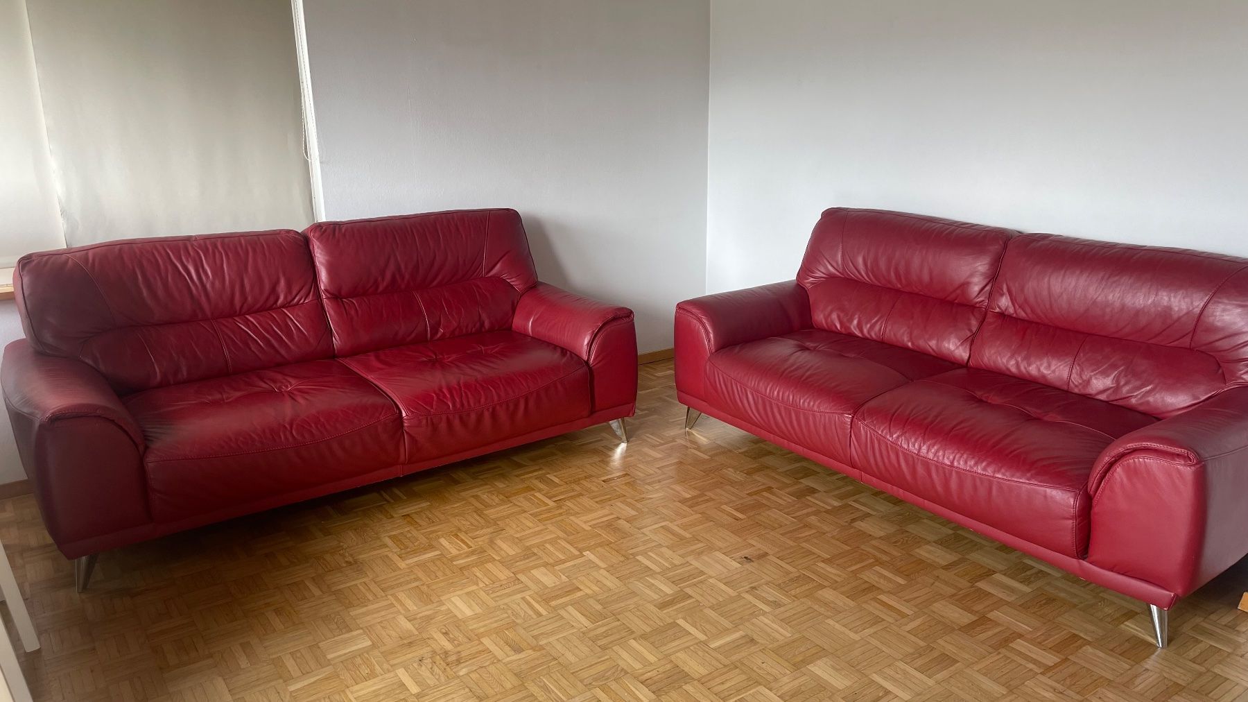 Divani: Zwei Rote Echtleder Sofas – Ideal für Wohnzimmer oder Büro – Usato da Kägiswil venduto da asp_9cd9