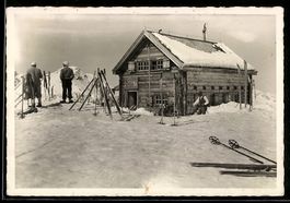 Hörnlihütte, Winteransicht mit Gästen