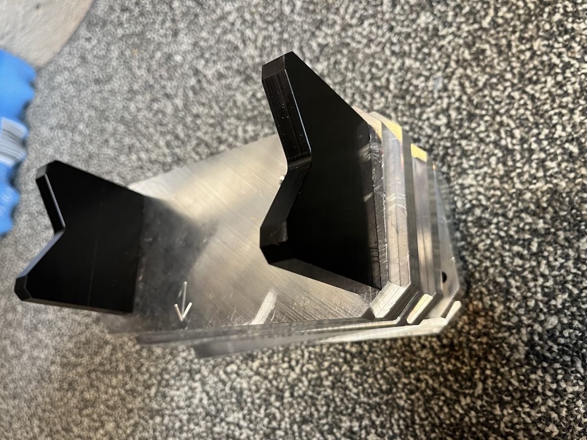 Tutti gli attrezzi:  Prismenpaar (oder Spannprisma / V-Block – Usato da Biel/Bienne venduto da Ebabil 2