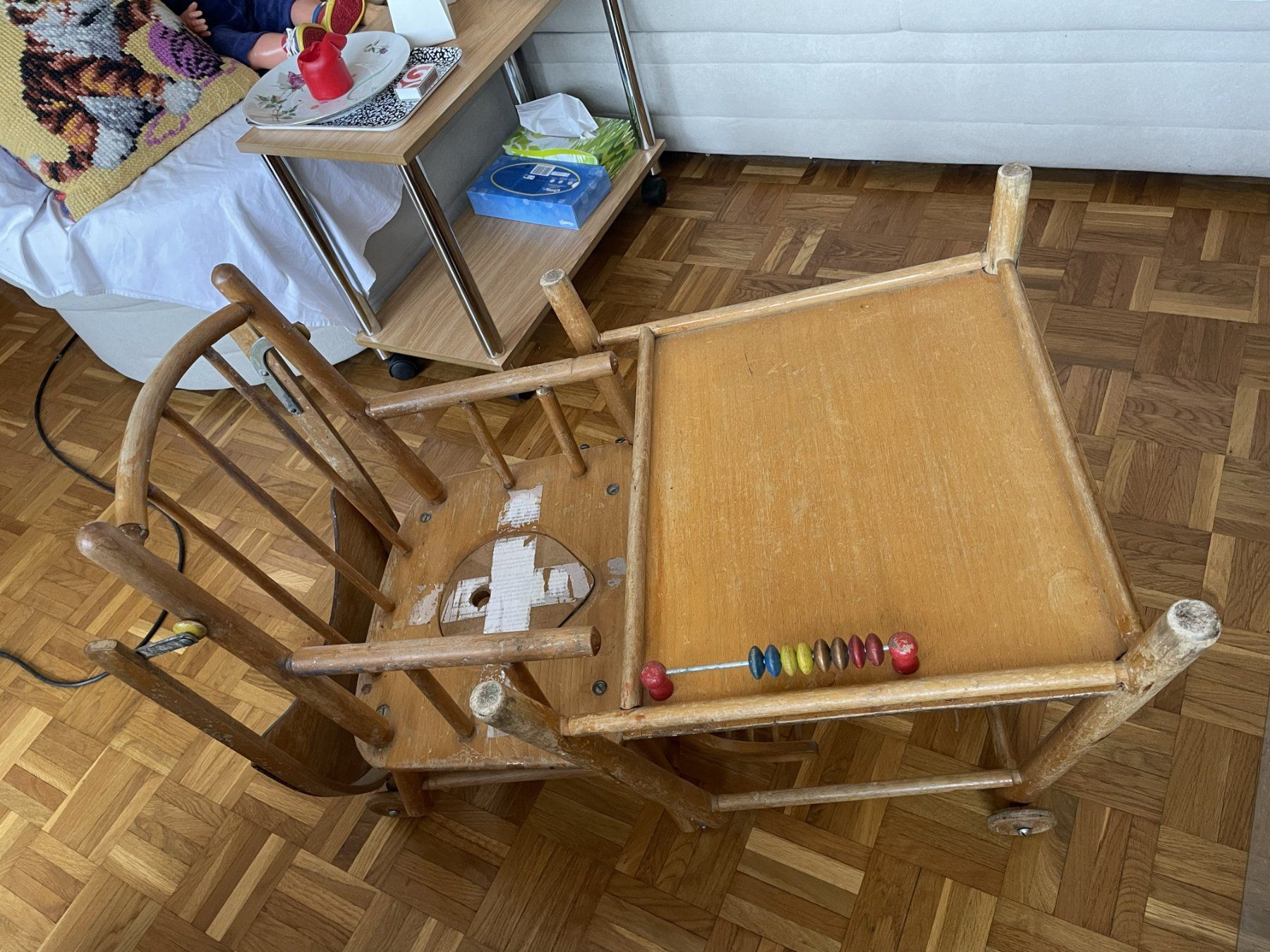 Hochstühle: Kinderstuhl umklappbar zu spieltisch – Gebraucht aus Pratteln von 66werni 1