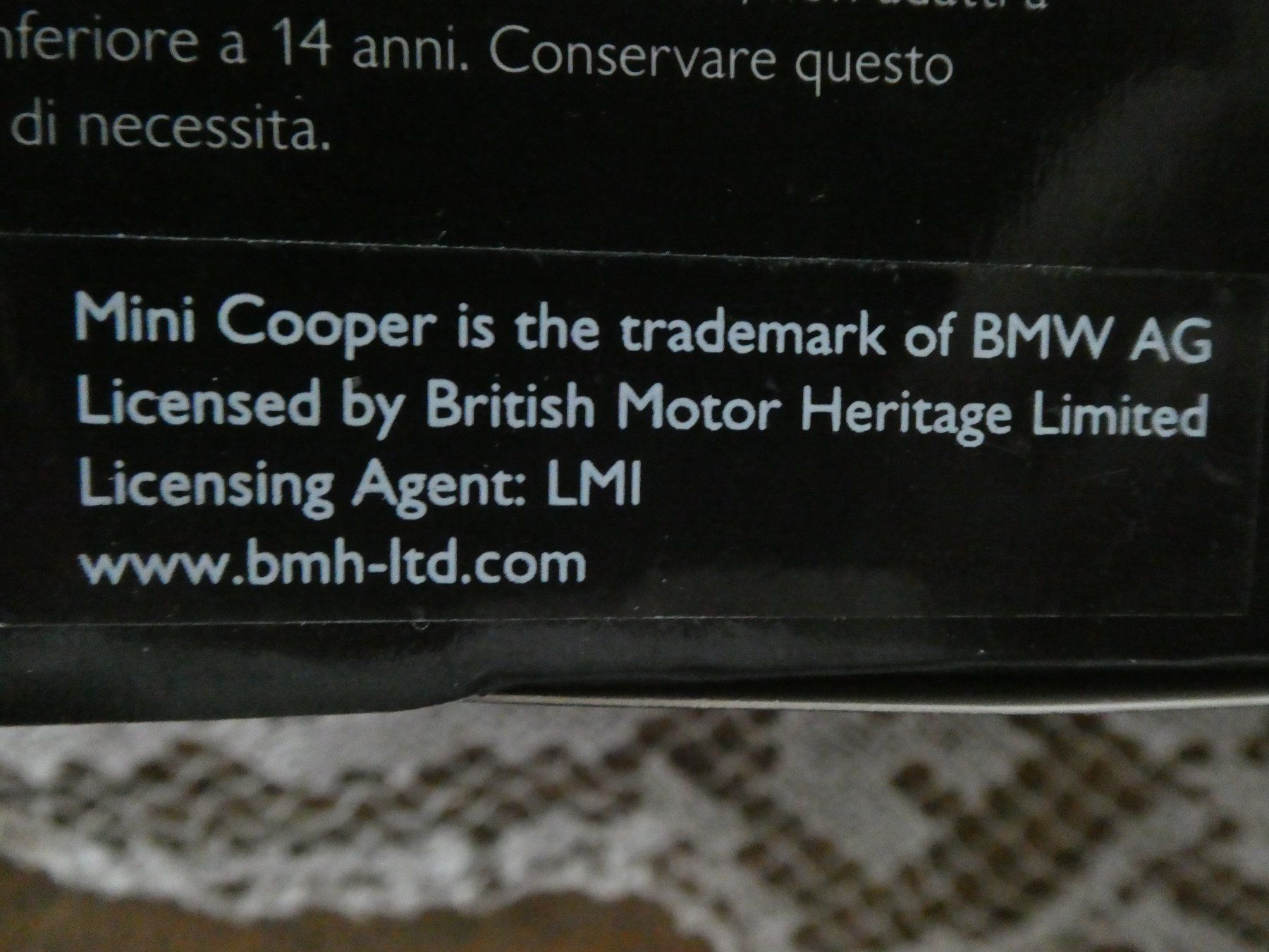 Schuco Modellini d'auto: Modellauto Mini Cooper Gold von Schuco – Nuovo e nell'imballaggio originale da Basel venduto da Robyn 5