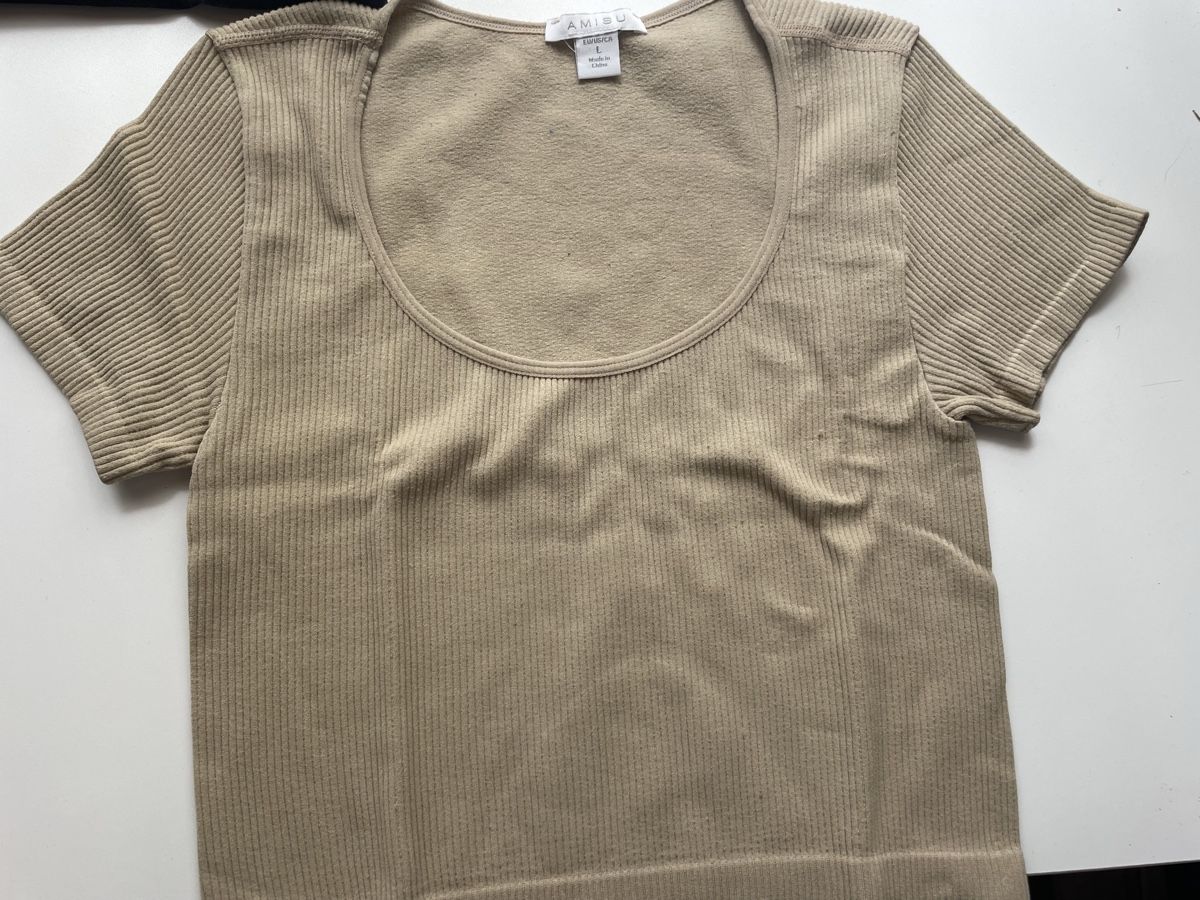 T-shirt: Beige Tshirt NewYorker – Usato da Hägglingen venduto da _Mel4nie_ 2