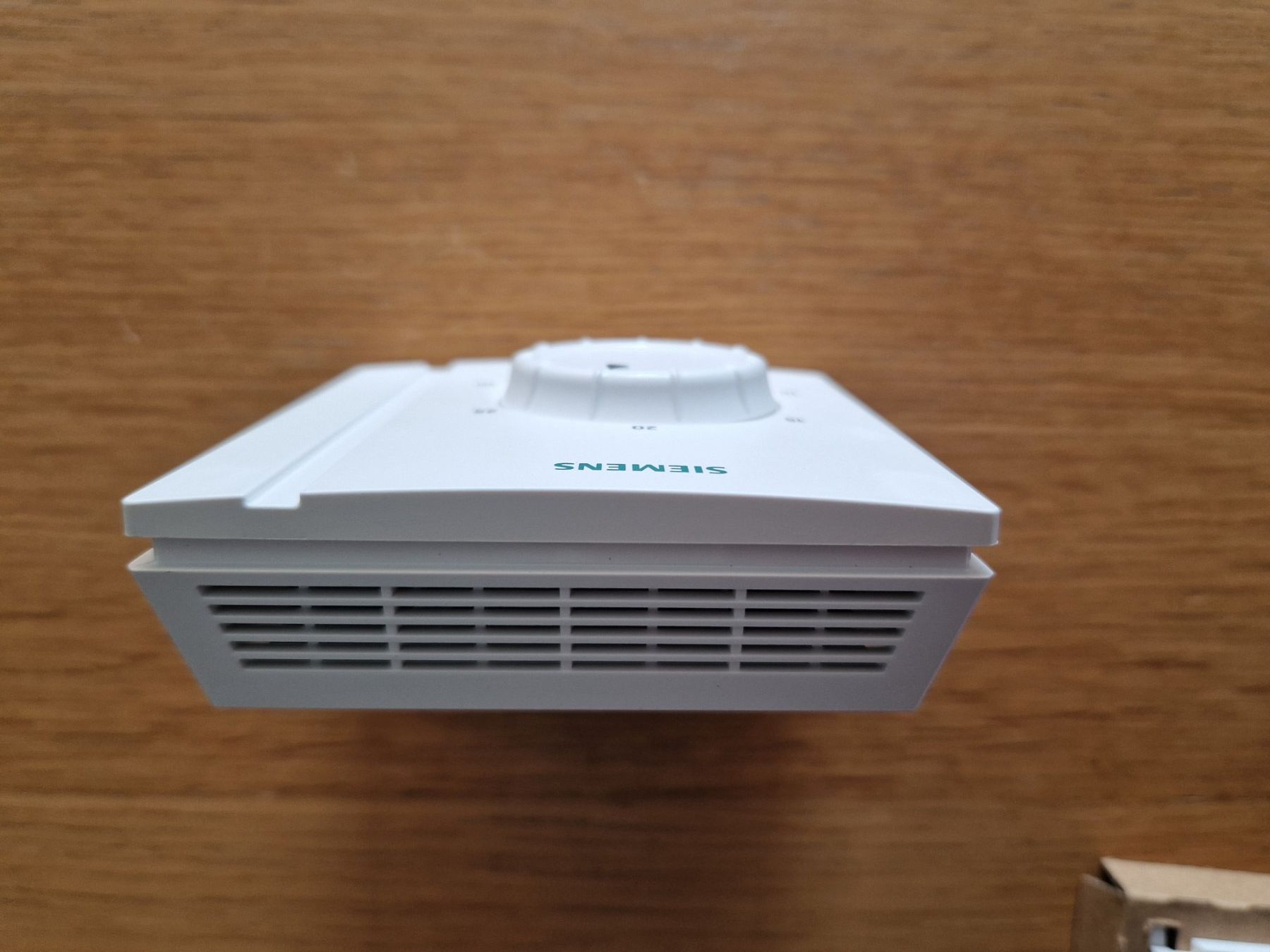 Siemens Misurare: Raumthermostat Siemens RAA21 - Neu – Nuovo e nell'imballaggio originale da Vogelsang AG venduto da villa9 4