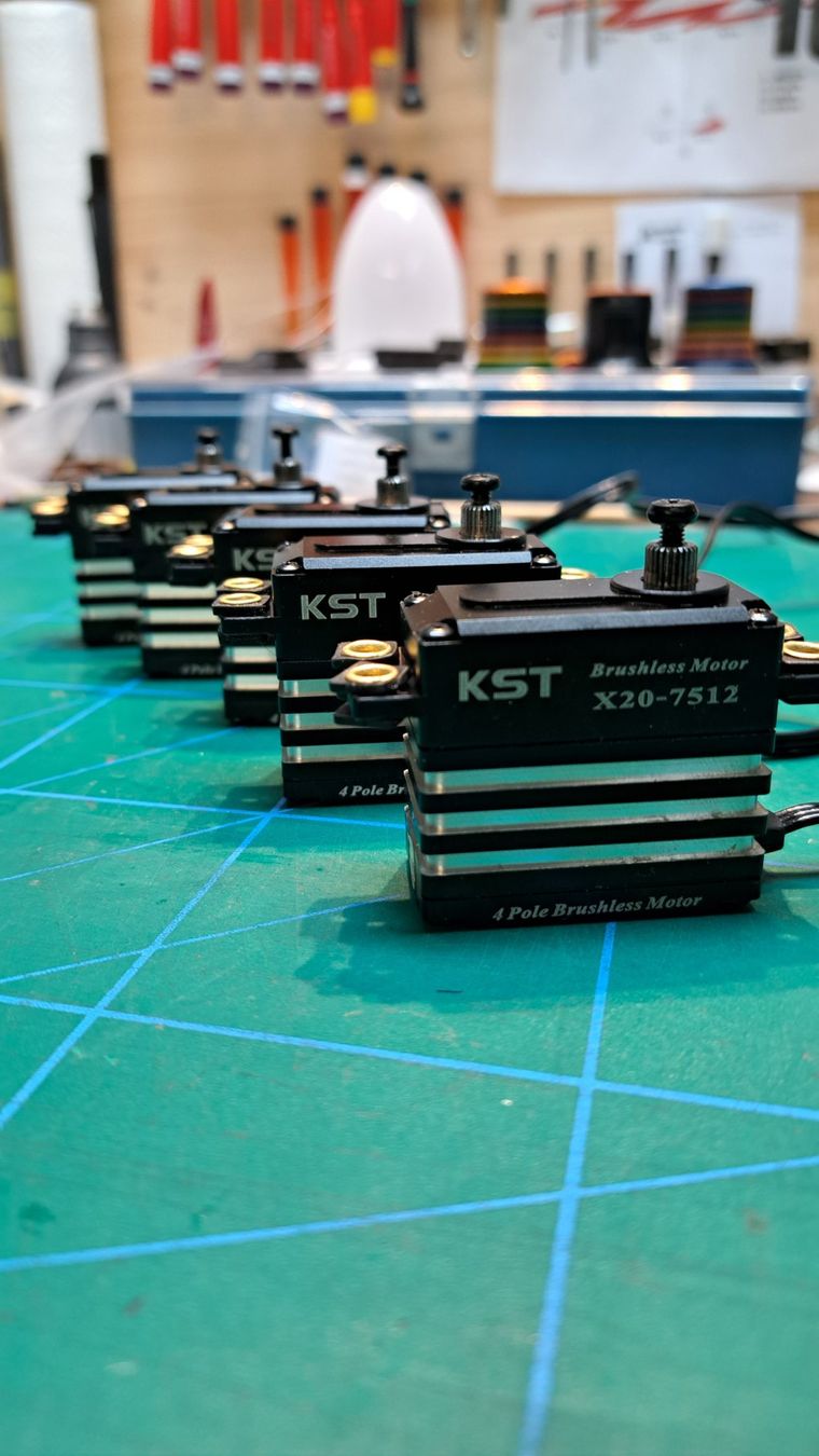 Modellismo RC: 5x servo KST X20-7512 - 82Kg – Usato da Villiers venduto da Djobinne 2