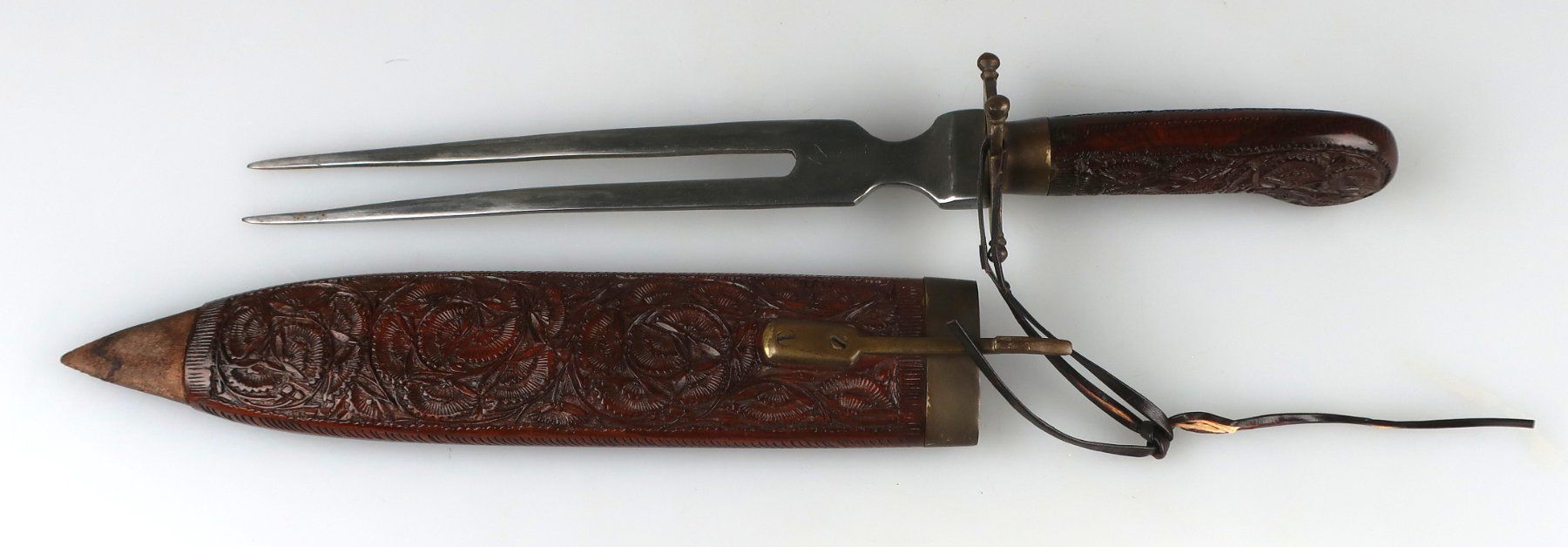 Forchette: Tranchiergabel mit Scheide – Usato da Volketswil venduto da brockipfannenstil